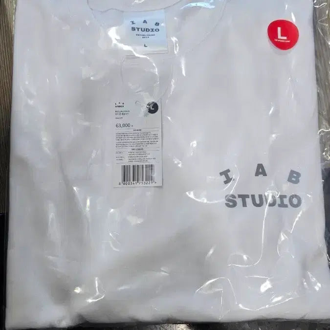 [SOLD OUT] (새상품)아이앱 스튜디오 아이앱 롱슬리브 화이트 L- 26SS (미시착)