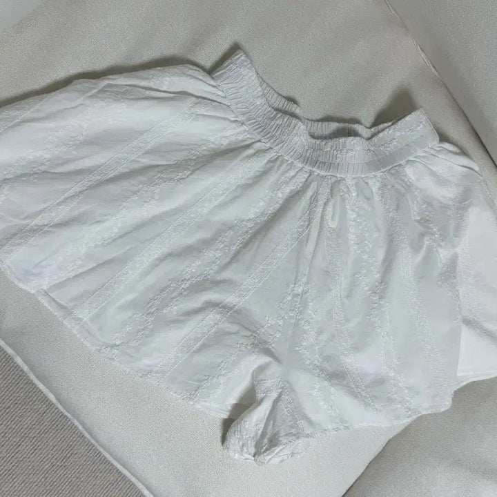 [BUNJANG] Tanat Lace Banding Shorts White / 타낫 레이스 밴딩 쇼츠 화이트