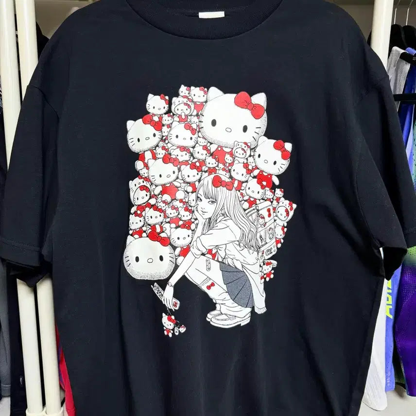 [BUNJANG] Sanrio x Junji Ito Hello Kitty Tomie T-Shirt Black / 산리오 헬로키티 이토준지 토미에 티셔츠 블랙 L