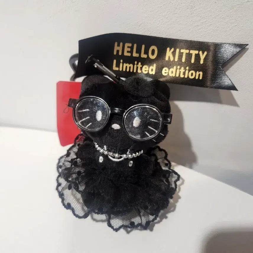 [BUNJANG] Hello Kitty Limited Edition Doll Keychain / 헬로키티 한정판 인형 키링