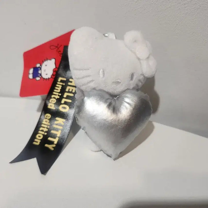 [BUNJANG] Hello Kitty Limited Edition Doll Keychain / 헬로키티 한정판 인형 키링