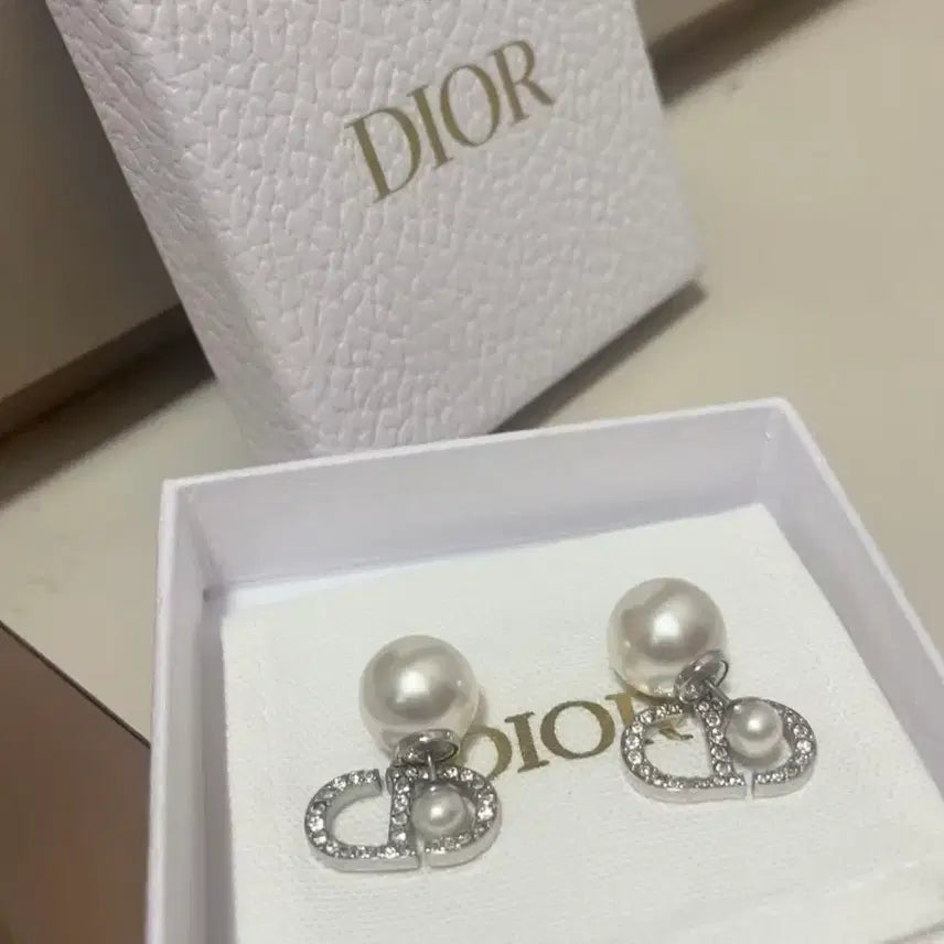 [SOLD OUT] 디올 귀걸이