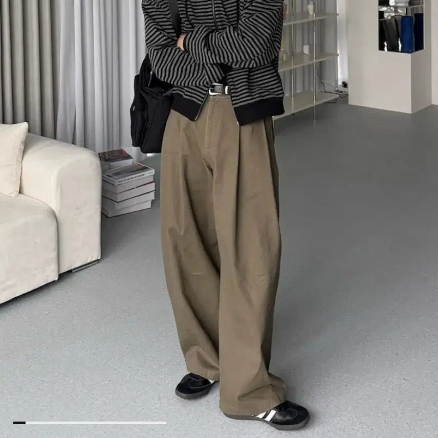 [BUNJANG] [L] 에잇세컨즈 와이드 커브드 핀턱 치노 팬츠 브라운 / [L] 에잇세컨즈 와이드 커브드 핀턱 치노 팬츠 브라운