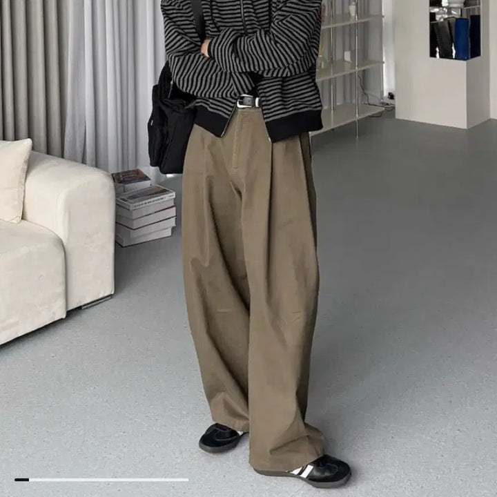 [BUNJANG] [L] 에잇세컨즈 와이드 커브드 핀턱 치노 팬츠 브라운 / [L] 에잇세컨즈 와이드 커브드 핀턱 치노 팬츠 브라운