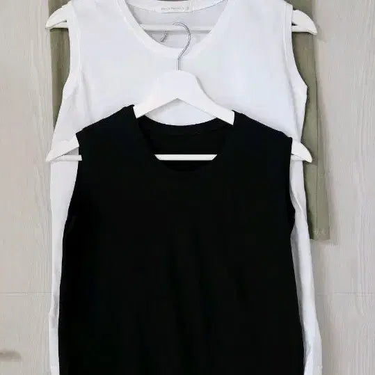 [BUNJANG] Roompecker Sleeveless Shirt / 민소매티 나시 새상품