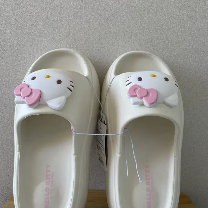 [SOLD OUT] 새상품) 산리오 헬로키티 통굽 슬리퍼 240mm