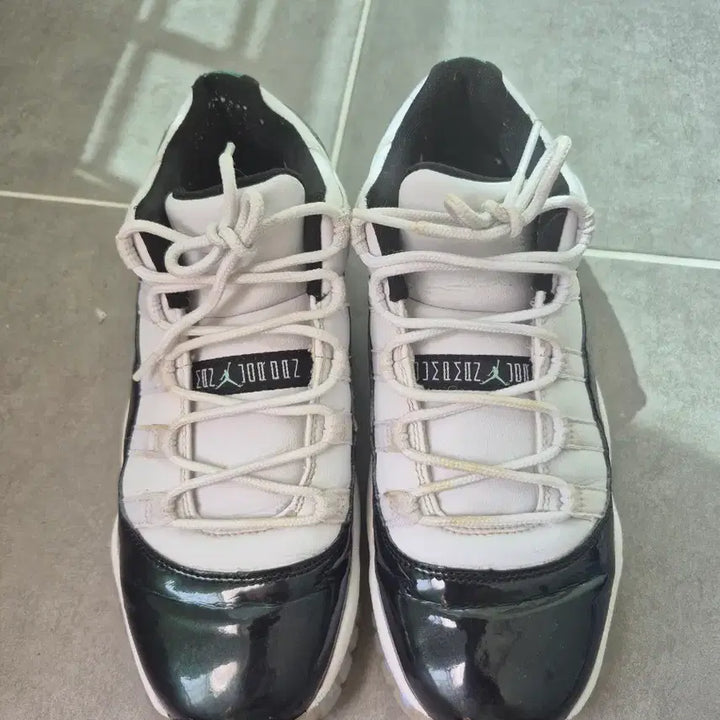 [BUNJANG] Nike Jordan 11 Retro Low Sneakers / 나이키 조던11레트로로우 250 판매