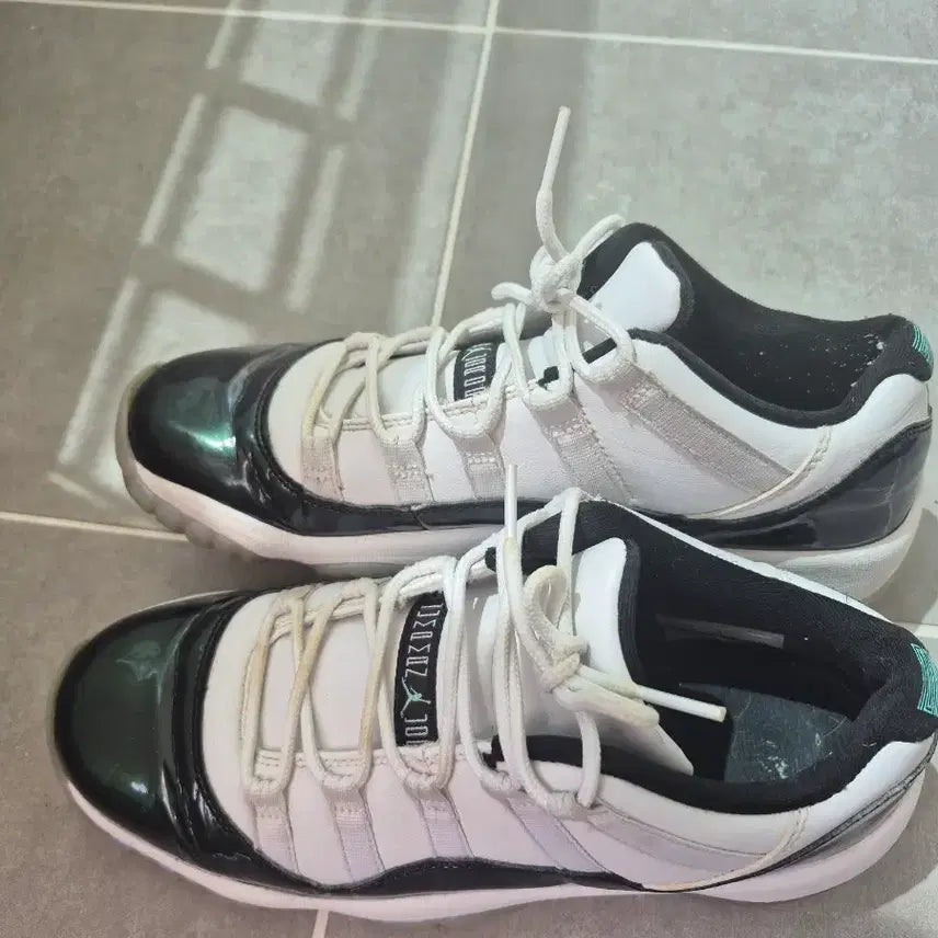 [BUNJANG] Nike Jordan 11 Retro Low Sneakers / 나이키 조던11레트로로우 250 판매
