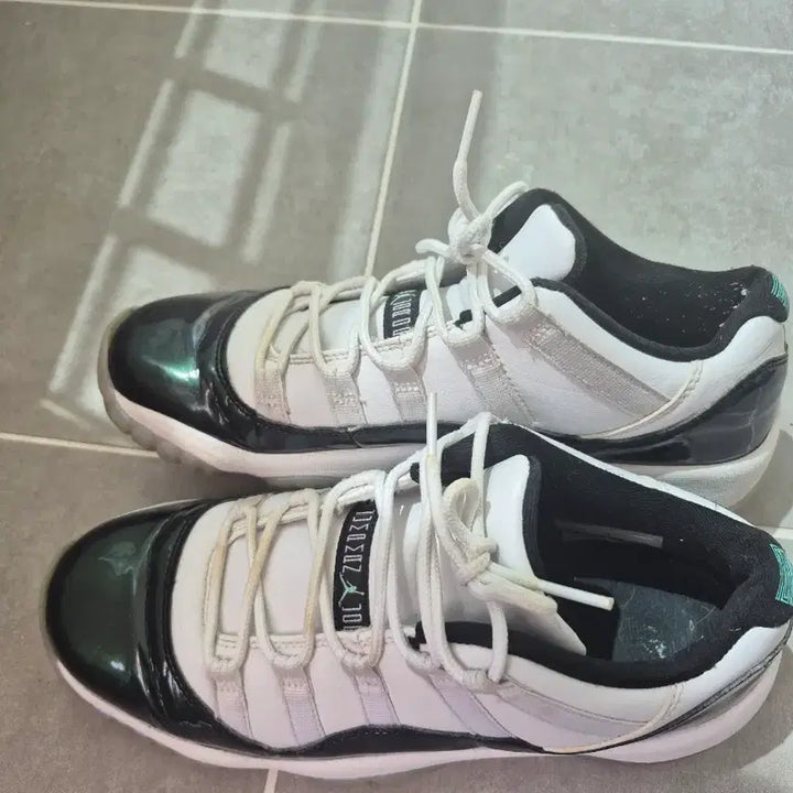 [BUNJANG] Nike Jordan 11 Retro Low Sneakers / 나이키 조던11레트로로우 250 판매