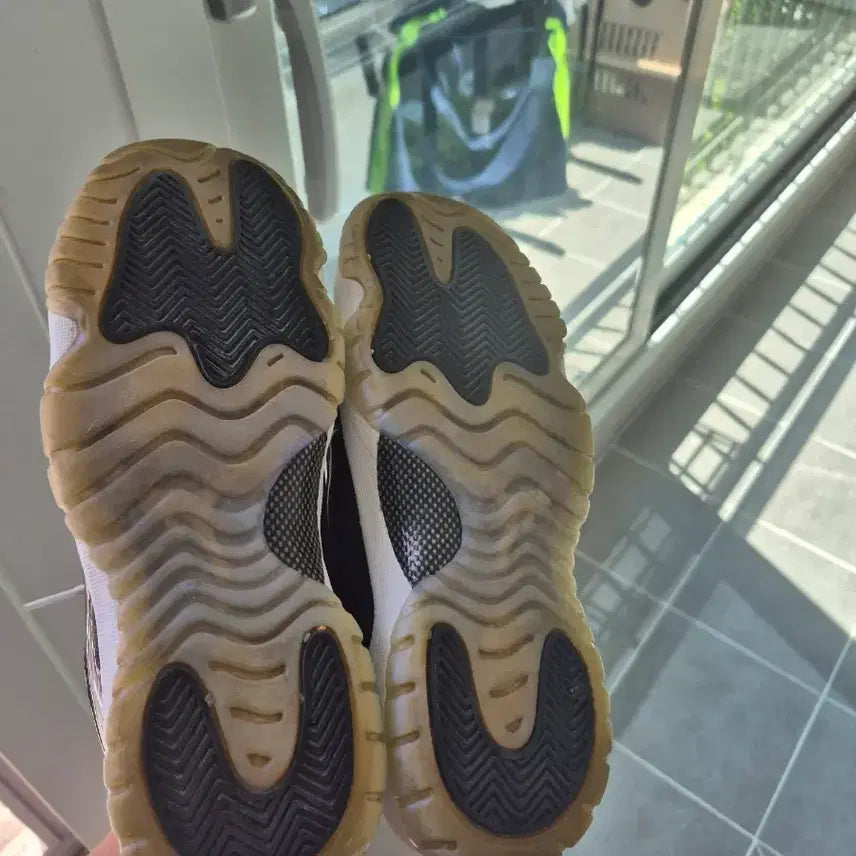 [BUNJANG] Nike Jordan 11 Retro Low Sneakers / 나이키 조던11레트로로우 250 판매
