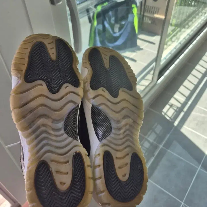 [BUNJANG] Nike Jordan 11 Retro Low Sneakers / 나이키 조던11레트로로우 250 판매