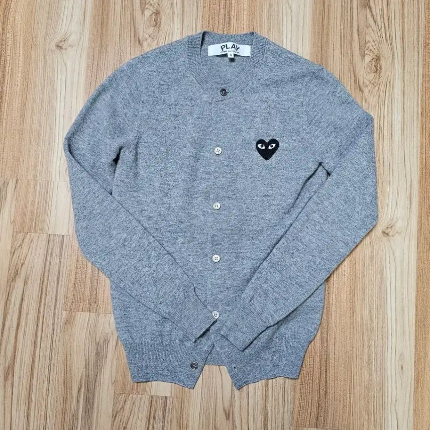 [BUNJANG] Comme des Garçons Black Heart Appliqué Wool Cardigan (Size S) / [정품] 꼼데가르송 블랙하트 와펜 울 가디건 S