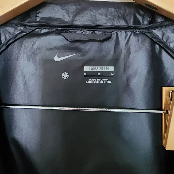 [BUNJANG] Nike Black Striped Windbreaker Jacket / 나이키 블랙 후드 바람막이 자켓