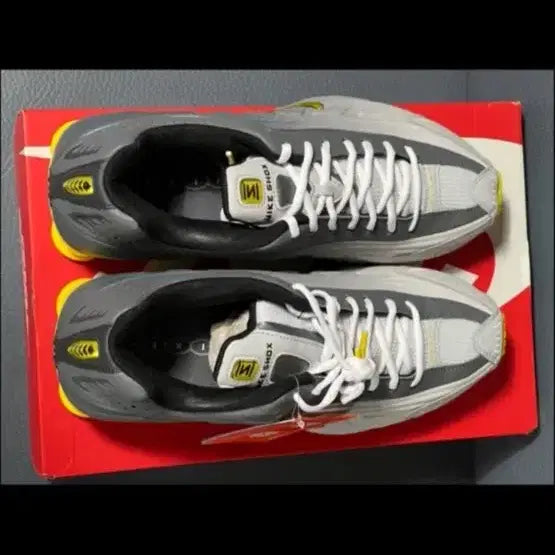 [BUNJANG] Nike Shox R4 SE Best Gray Sneakers / (매장정품 새제품)샥스 R4 SE 배스트 그레이 (255/285 사이즈)
