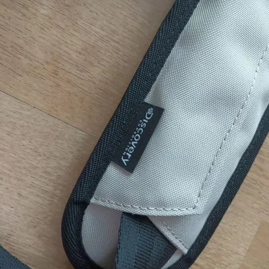 [BUNJANG] Discovery Steely Mesh Pocket Messenger Bag / 미착용)디스커버리 스틸리 메쉬 포켓 메신저 가방