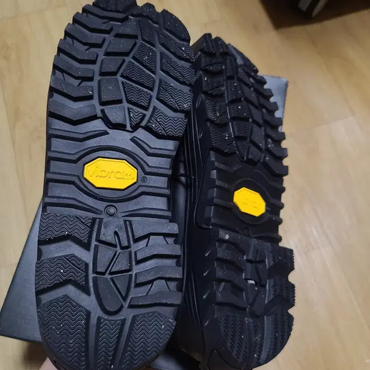 [BUNJANG] Zara Gudoonghwa Vibram Boots / 자라 구둥화 비브람 44~45 290정도 팝니다
