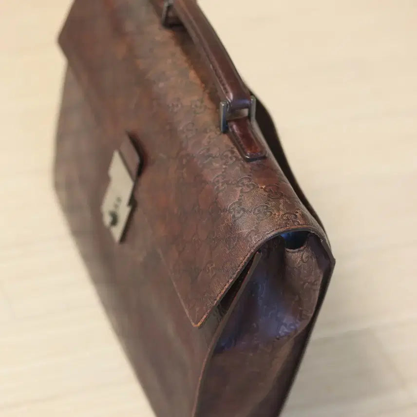 [BUNJANG] Gucci GG Embossed Leather Briefcase with Classic Lock / 구찌 GG 엠보 레더 브리프케이스 클래식 잠금