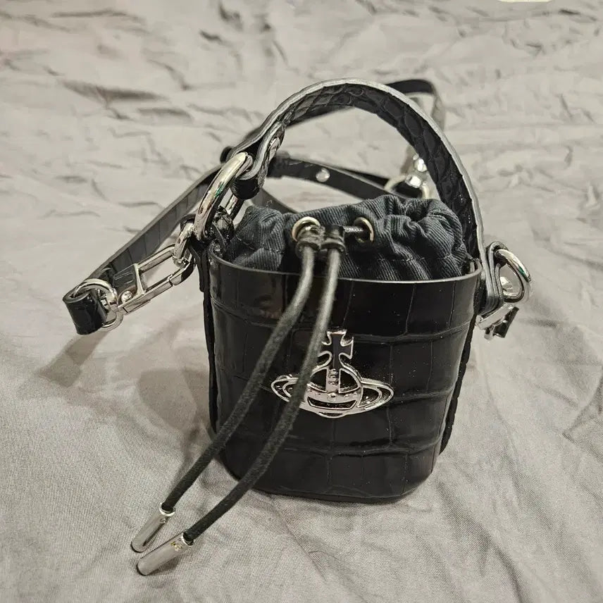 [BUNJANG] Vivienne Westwood Leather Bucket Bag / 비비안 웨스트 우드 레더 버킷 백