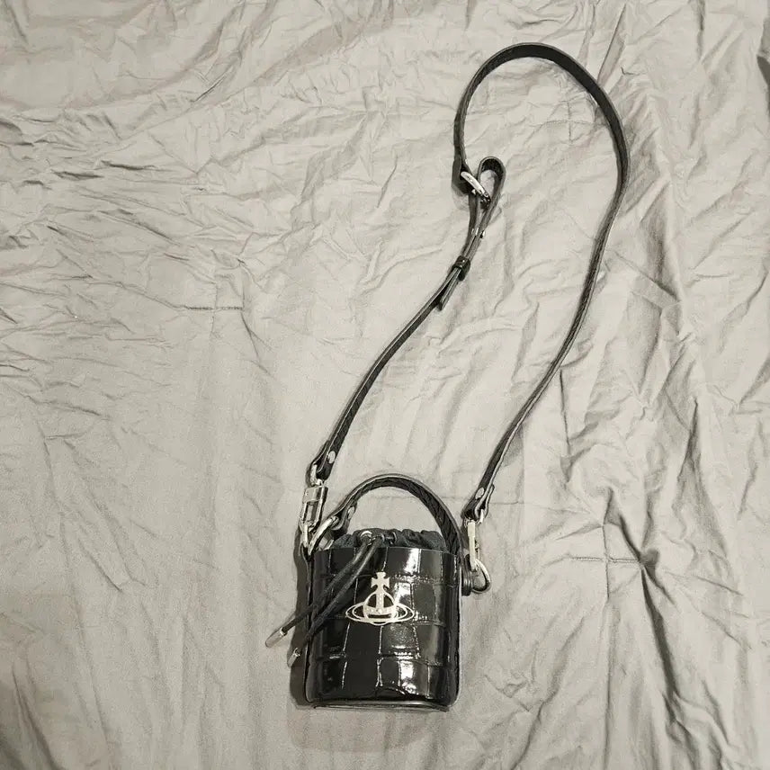 [BUNJANG] Vivienne Westwood Leather Bucket Bag / 비비안 웨스트 우드 레더 버킷 백