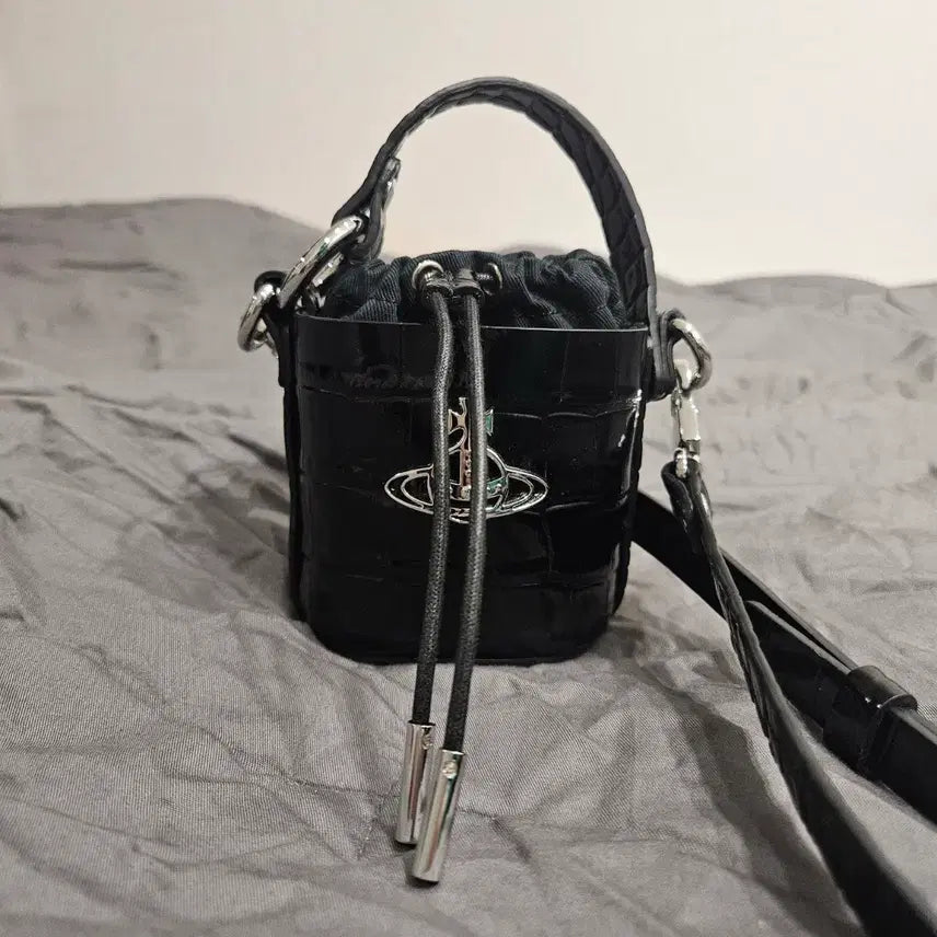[BUNJANG] Vivienne Westwood Leather Bucket Bag / 비비안 웨스트 우드 레더 버킷 백