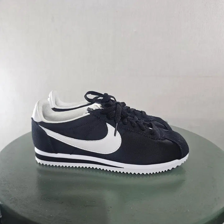 [SOLD OUT] 260mm나이키 코르테즈 블랙/화이트 운동화 -876
