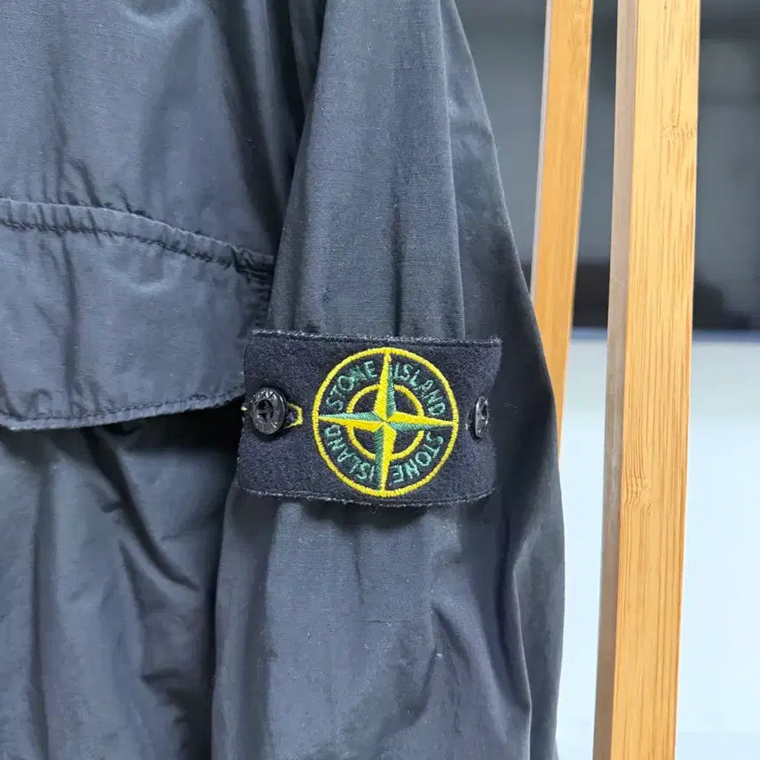 [BUNJANG] Stone Island Black Nylon Windbreaker XL / 스톤아일랜드 블랙 나일론 바람막이 XL