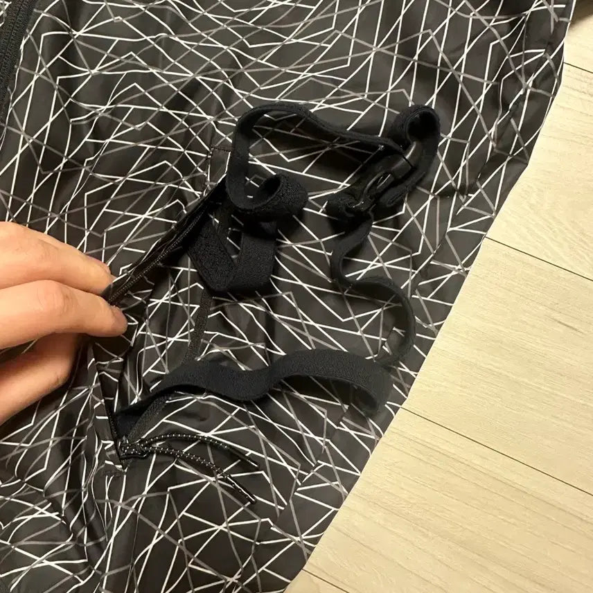 [BUNJANG] Nike Lightweight Patterned Windbreaker Jacket / 나이키 패턴 경량 바람막이 자켓