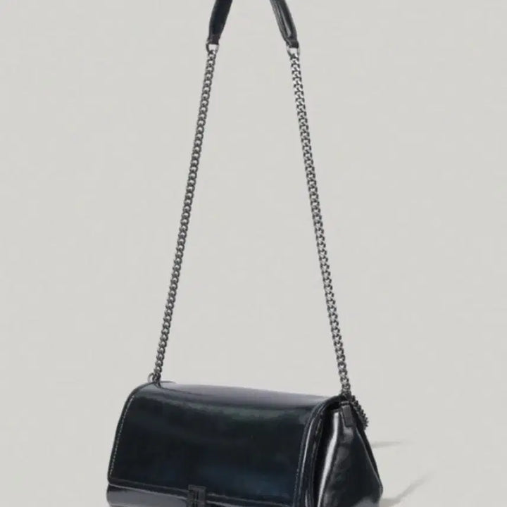 [BUNJANG] 폴뉴아 클래식 로고 체인백(CLASSIC LOGO CHAIN BAG) / 폴뉴아 클래식 로고 체인백(CLASSIC LOGO CHAIN BAG)