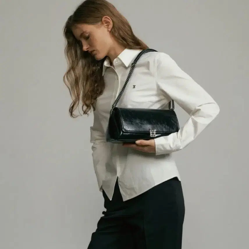 [BUNJANG] 폴뉴아 클래식 로고 체인백(CLASSIC LOGO CHAIN BAG) / 폴뉴아 클래식 로고 체인백(CLASSIC LOGO CHAIN BAG)