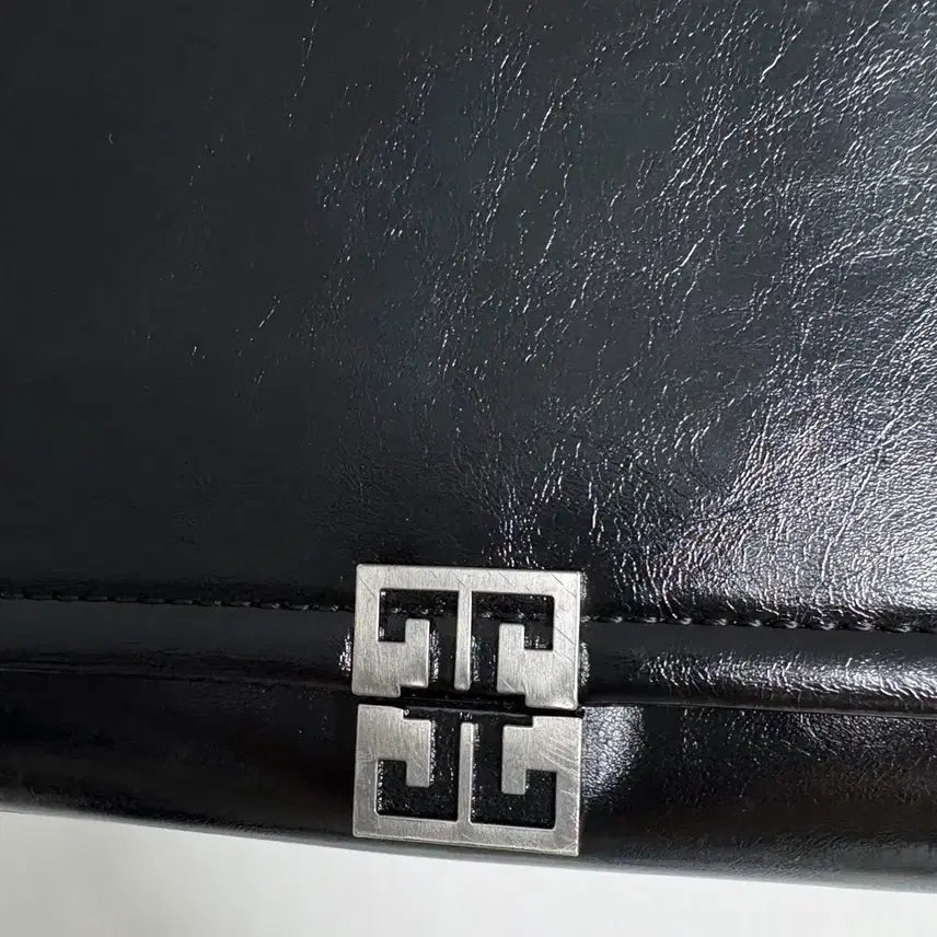[BUNJANG] 폴뉴아 클래식 로고 체인백(CLASSIC LOGO CHAIN BAG) / 폴뉴아 클래식 로고 체인백(CLASSIC LOGO CHAIN BAG)