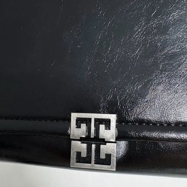 [BUNJANG] 폴뉴아 클래식 로고 체인백(CLASSIC LOGO CHAIN BAG) / 폴뉴아 클래식 로고 체인백(CLASSIC LOGO CHAIN BAG)