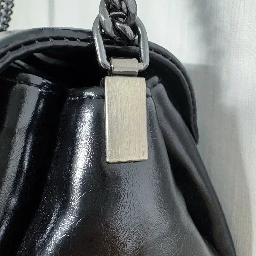 [BUNJANG] 폴뉴아 클래식 로고 체인백(CLASSIC LOGO CHAIN BAG) / 폴뉴아 클래식 로고 체인백(CLASSIC LOGO CHAIN BAG)