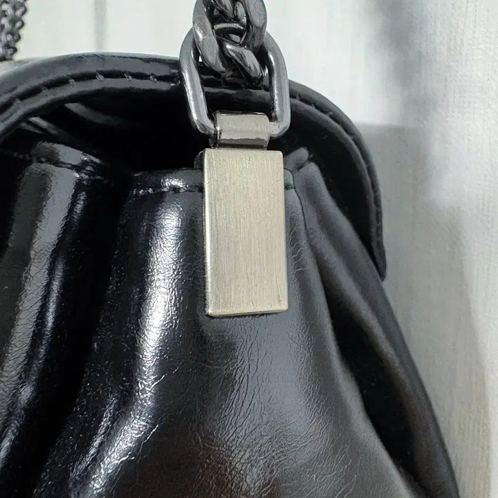 [BUNJANG] 폴뉴아 클래식 로고 체인백(CLASSIC LOGO CHAIN BAG) / 폴뉴아 클래식 로고 체인백(CLASSIC LOGO CHAIN BAG)