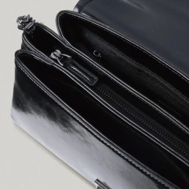 [BUNJANG] 폴뉴아 클래식 로고 체인백(CLASSIC LOGO CHAIN BAG) / 폴뉴아 클래식 로고 체인백(CLASSIC LOGO CHAIN BAG)