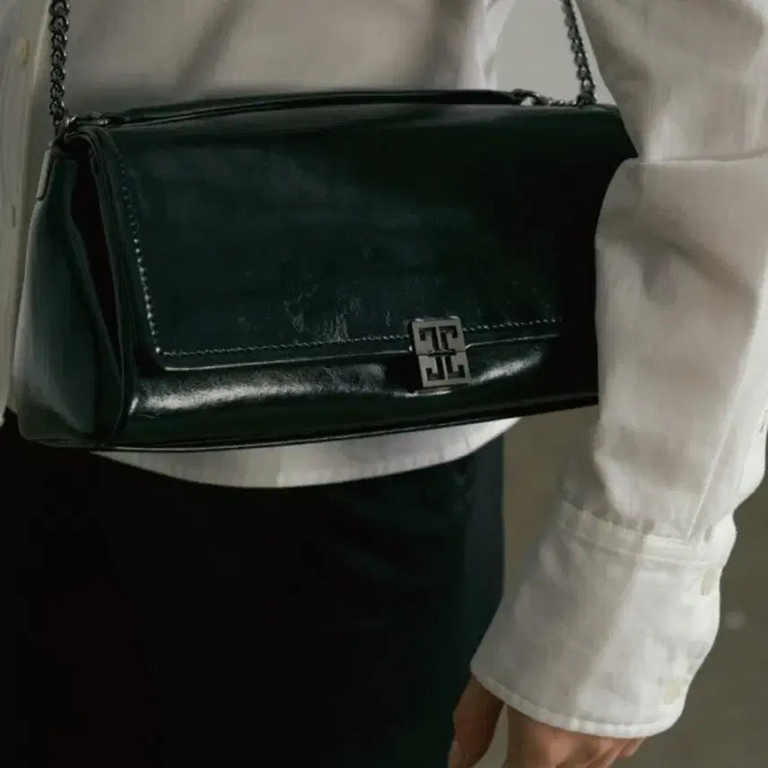 [BUNJANG] 폴뉴아 클래식 로고 체인백(CLASSIC LOGO CHAIN BAG) / 폴뉴아 클래식 로고 체인백(CLASSIC LOGO CHAIN BAG)