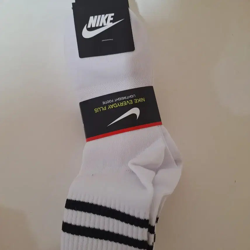 [BUNJANG] Nike White Crew Socks (23-26cm) - 5 Pair Pack / 나이키 흰색 양말 23-26cm 1묶음 5켤레 새상품