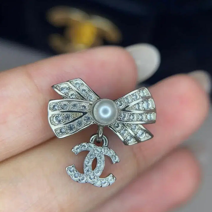 [BUNJANG] Chanel Ribbon Logo Earrings / 샤넬 리본 로고 귀걸이