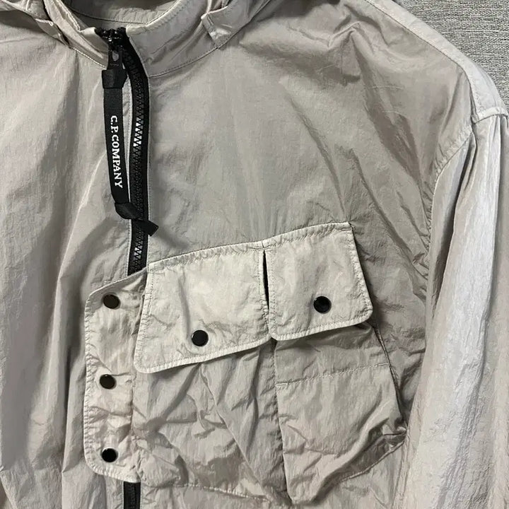 [SOLD OUT] CP컴퍼니 크롬R 나일론 고글 바람막이 그레이 (L)