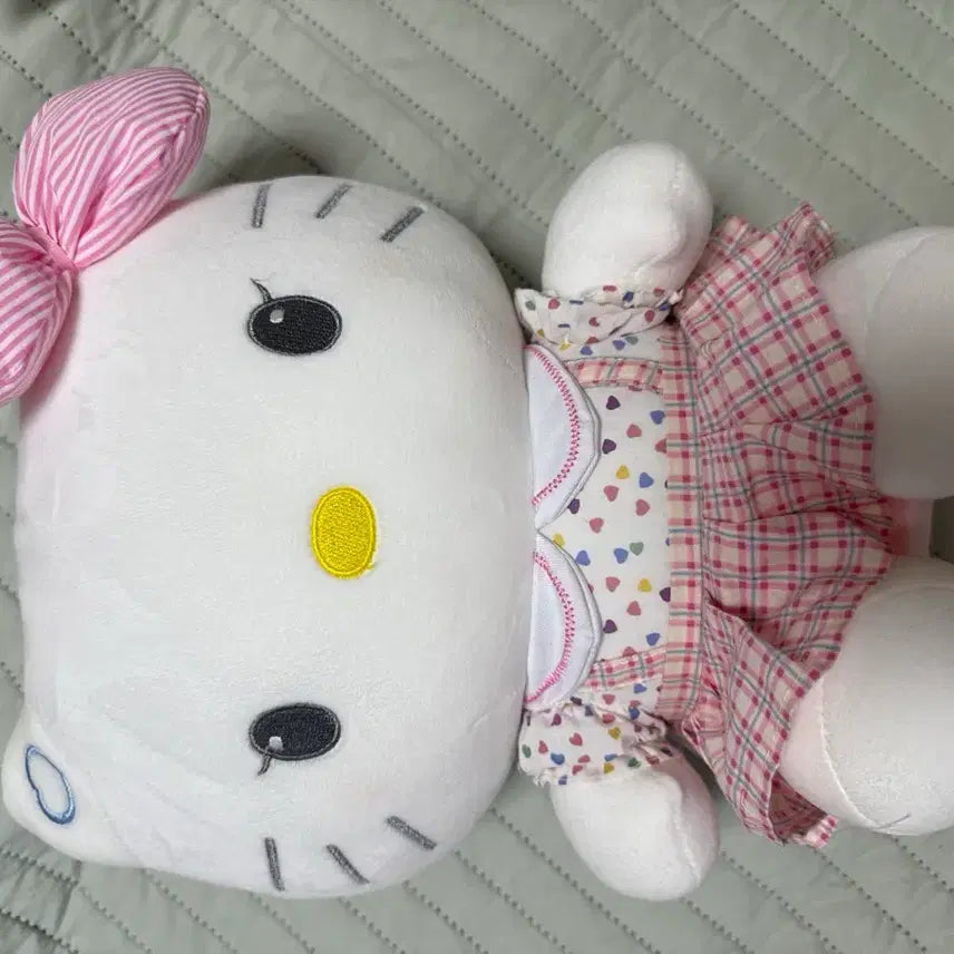 [BUNJANG] Hello Kitty Medium-Large Plush Toy New With Tag / 헬로키티 중대형 인형 새상품 택 있음