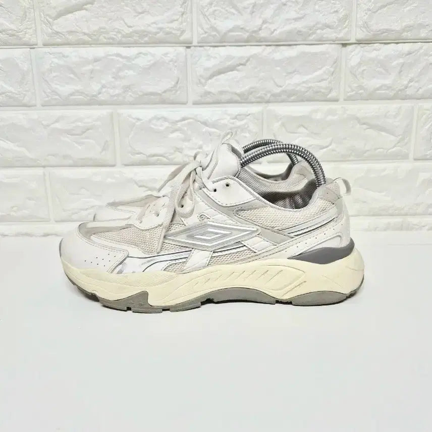 [BUNJANG] Umbro FLYER v2 Sneakers / 엄브로 260 FLYER v2 스니커즈 운동화