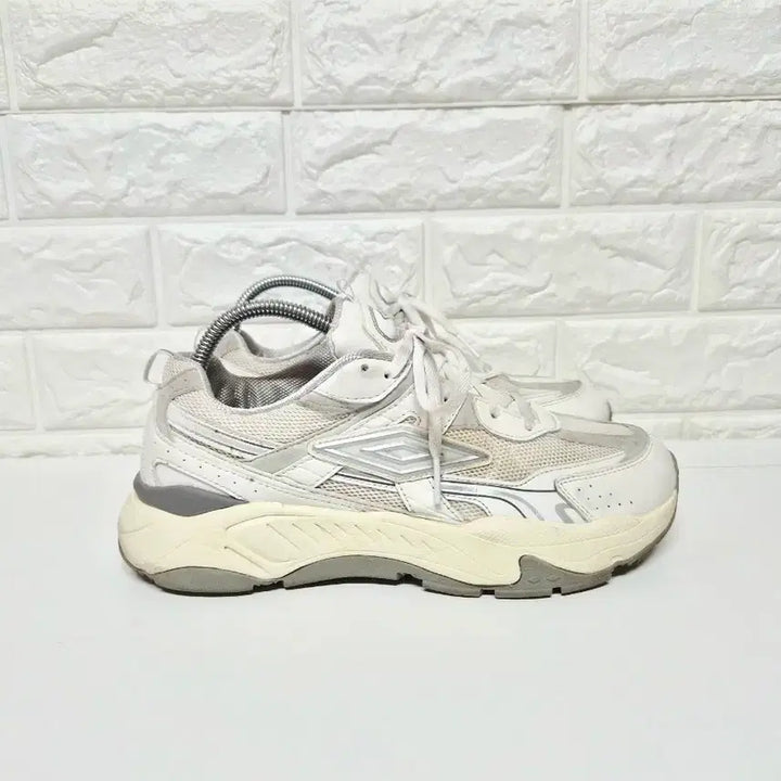 [BUNJANG] Umbro FLYER v2 Sneakers / 엄브로 260 FLYER v2 스니커즈 운동화