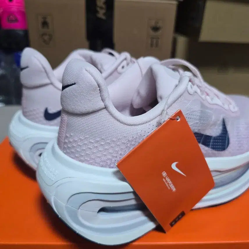[BUNJANG] Nike Vomero Premium Pearl Pink Sneakers (220) / 나이키 보메로프리미엄 펄핑크 (나이키공홈)220사이즈