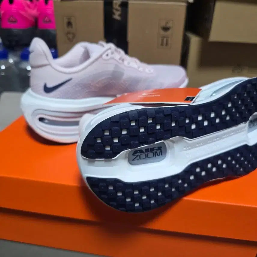 [BUNJANG] Nike Vomero Premium Pearl Pink Sneakers (220) / 나이키 보메로프리미엄 펄핑크 (나이키공홈)220사이즈
