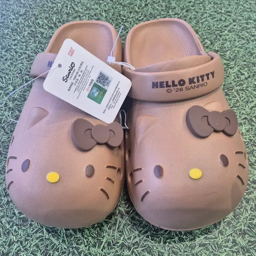 [SOLD OUT] 헬로키티 크록스디자인 실내화 샌들 브라운 260,250