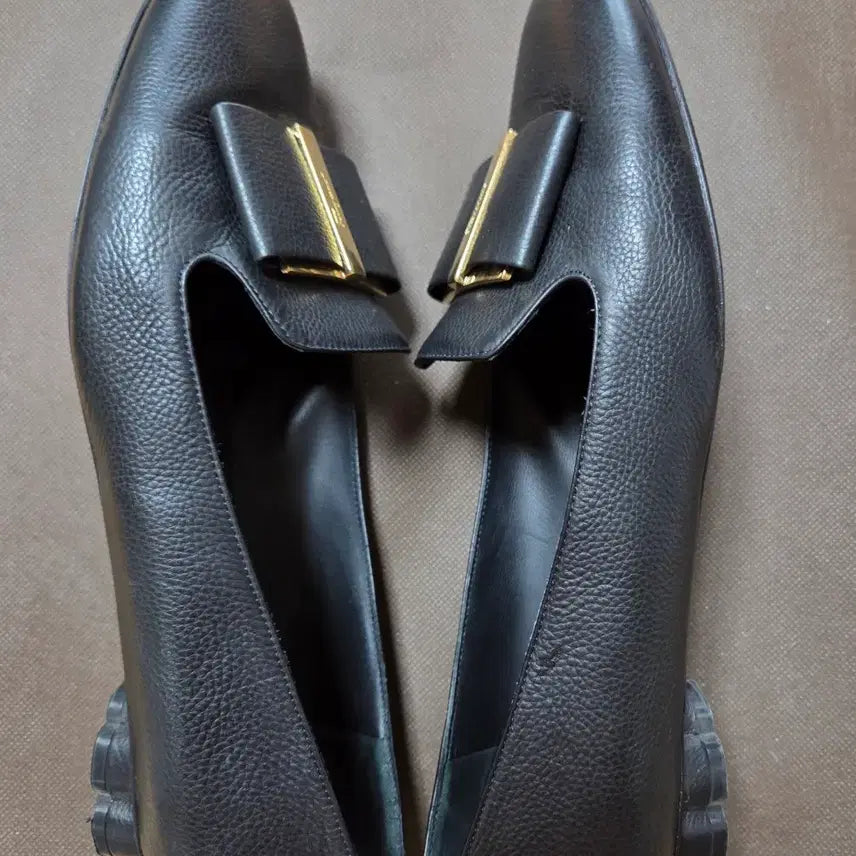 [BUNJANG] Salvatore Ferragamo Leather Loafers / 페라가모 로퍼, 플랫