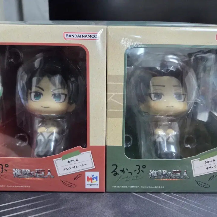 [BUNJANG] Attack on Titan Eren &amp; Levi Look Up Special Edition Cushion (Sealed) / 미개봉) 진격의거인 진격거 에렌 리바이 룩업 특전 방석 포함