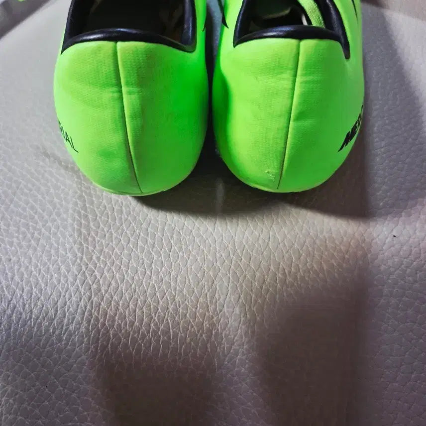[BUNJANG] Nike Fluorescent Green Football Cleats / 나이키 축구화 형광 그린 스터드화