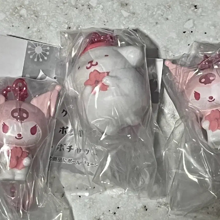 [BUNJANG] Kuromi Sakura Gacha Keyring / 쿠로미 벚꽃 가챠 키링 사쿠라 산리오 일본 신상