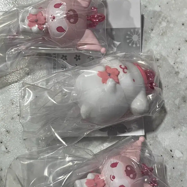 [BUNJANG] Kuromi Sakura Gacha Keyring / 쿠로미 벚꽃 가챠 키링 사쿠라 산리오 일본 신상