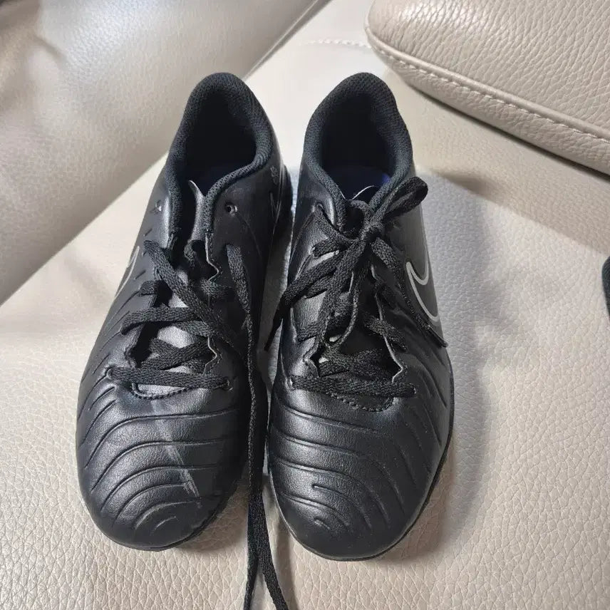 [BUNJANG] Nike Black Soccer Cleats 235mm / 나이키 축구화 블랙 235mm세탁완료